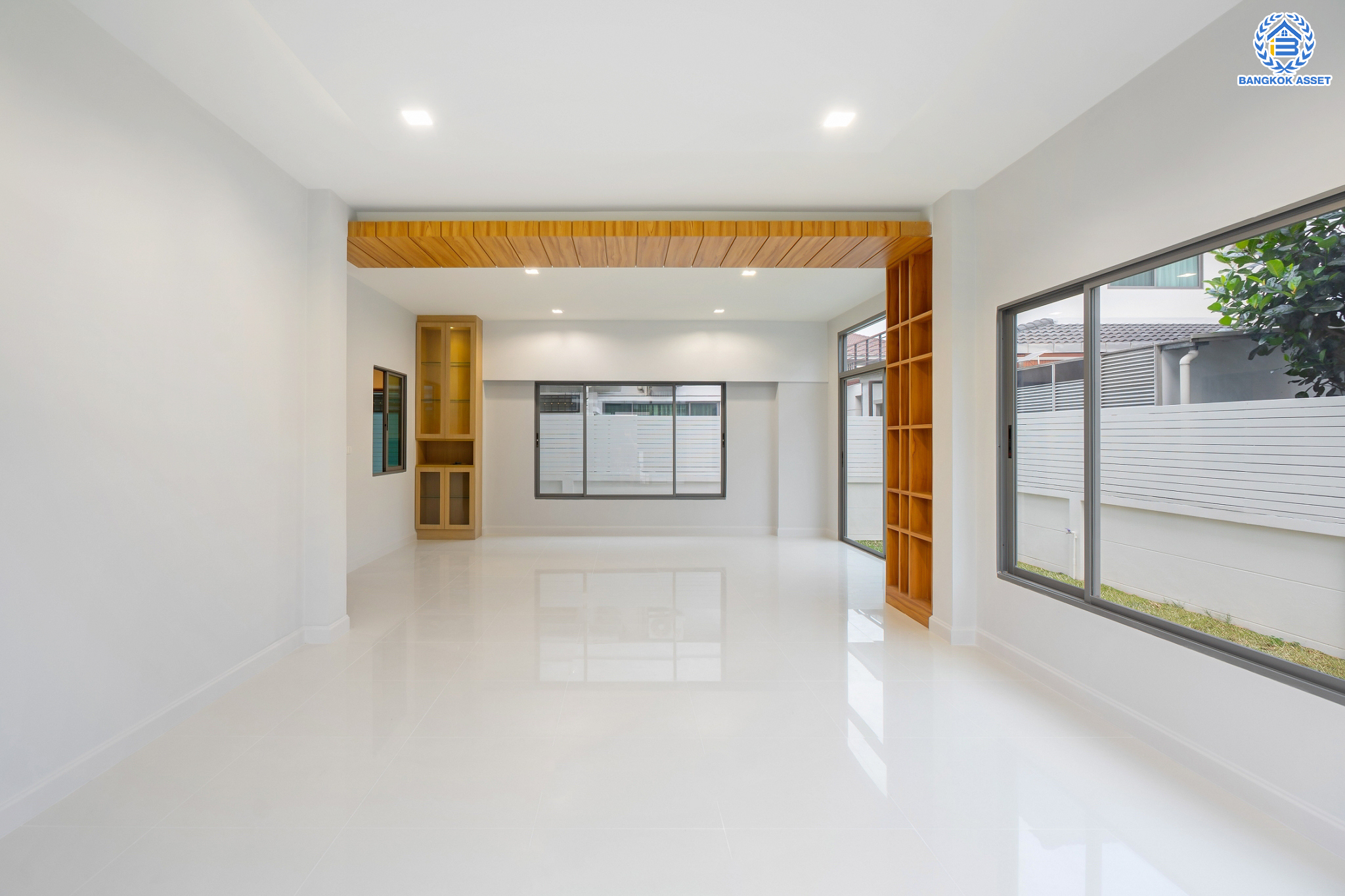 บ้านมือสองตกแต่งใหม่ ม.เพอร์เฟคเพลส แจ้งวัฒนะ บ้านเดี่ยวหลังใหญ่ เนื้อที่ 61.9 ตร.ว. ฟังก์ชัน 3 ห้องนอน 4 ห้องน้ำ 1 ห้องแม่บ้าน จอดรถได้ 2 คัน รองรับทุกการอยู่อาศัย บนทำเลศักยภาพ ใกล้เซ็นทรัลแจ้งวัฒนะ ทางด่วน และรถไฟฟ้าสายสีชมพู "สถานีแยกปากเกร็ด"